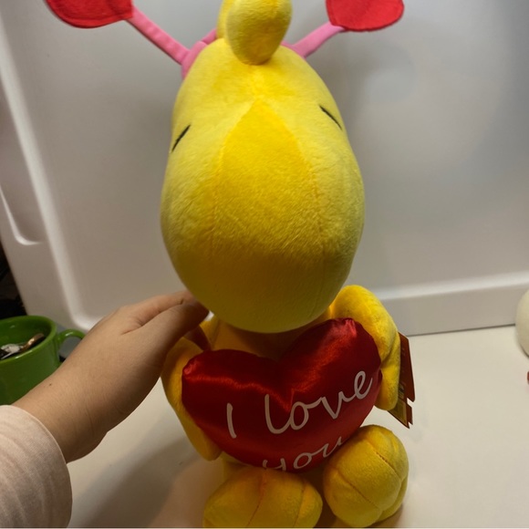 NEW - Peanuts Valentine’s Day Large 15 Inch Plush Woodstock w/ Heart Gift - Picture 2 of 6